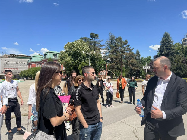 В Кюстендил стартираха приготовленията за абитуриентските балове а общината вече