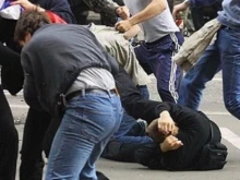 Ново посегателство на "локалите": Момче беше пребито до автобусна спирка в центъра на София