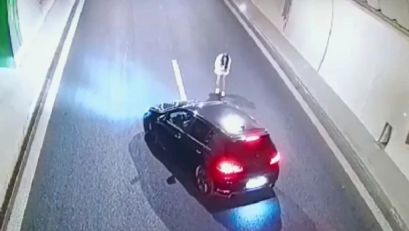 Опасна снимка на АМ "Струма": Шофьор спря в тунел "Железница", за да си снима колата