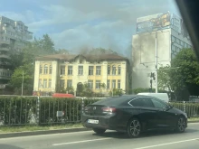 Горя бившият дом "Надежда" във Варна