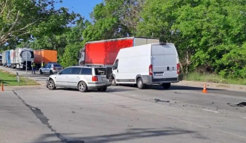 Верижна катастрофа в Русе, полицията препоръчва да се използва обходен маршрут