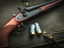 Незаконен боен арсенал иззеха от къща в Поликраище