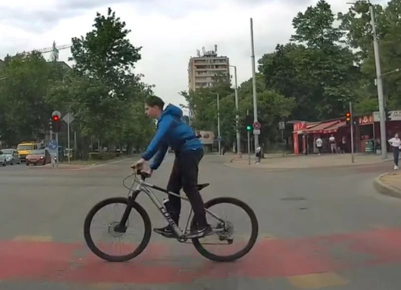 Хлапета на ръба на страшен инцидент в Пловдив