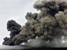Гренландия и Норвегия частично ще забранят полетите заради изригването на вулкана Гримсвьотн 