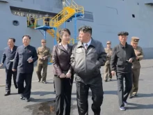 Новият севернокорейски разрушител бе повреден при спускането му на вода