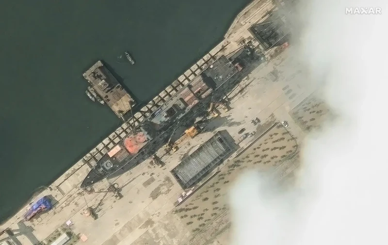 Ким е бесен, защото новият му 5000-тонен военен кораб бе "смазан" при катастрофално спускане на вода