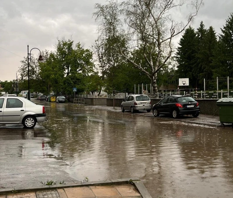 Множество села без ток заради бурята в Разградско