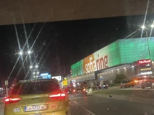 Катастрофа с моторист на Околовръстното на София! Хора отбиват, за да помагат!