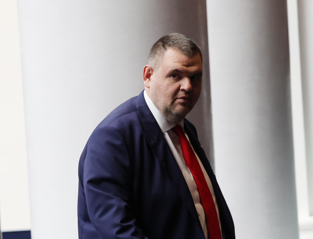 Спиране на партийната субсидия и отнемането на държавни и общински
