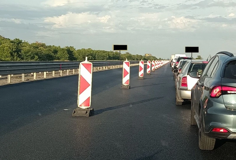 Пияно шофьорче се вряза в разделителни бализи на АМ "Тракия"