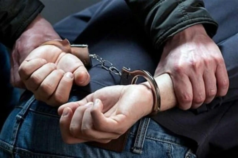 Белезници за шестима мъже за отвличане, побой и телефонна измама в Русенско