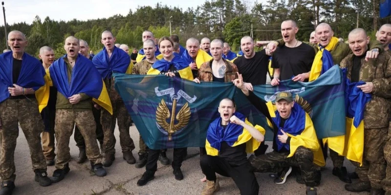 Премина първата част от размяната "1000 за 1000": Зеленски потвърди, че Украйна си е върнала 390 души от руски плен
