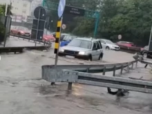 Проливни дъждове и градушка връхлетяха Белград, наводнени са улици и част от магистралата
