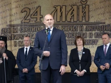 Президентът Радев: Продължавайте да пазите традицията на българщината и заветите на нашите предци