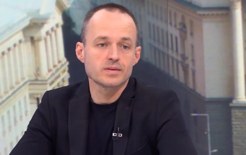Политолог: От началото на годината КС действа политически