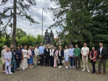 Наталия Киселова посети първия в България паметник на светите братя Кирил и Методий в родния си Казанлък