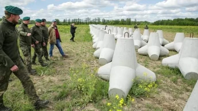 Полските военни показаха част от укрепленията на границата с Русия