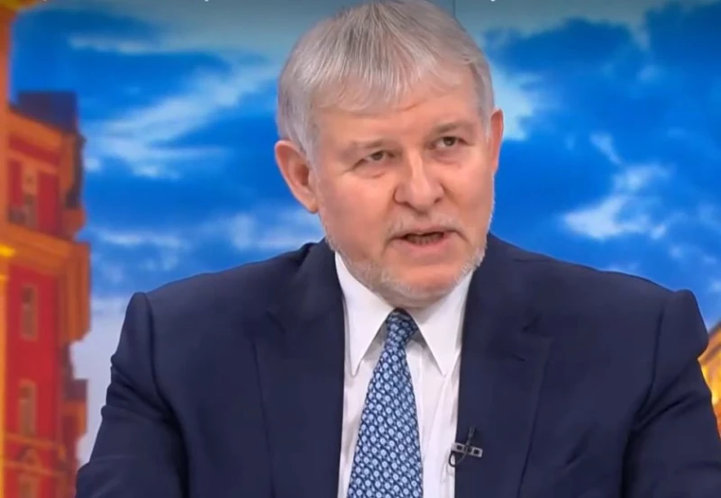Румен Христов: Радев е отлично запознат с предимствата, които ще донесе еврозоната, но мисли само за тези, които би имал той