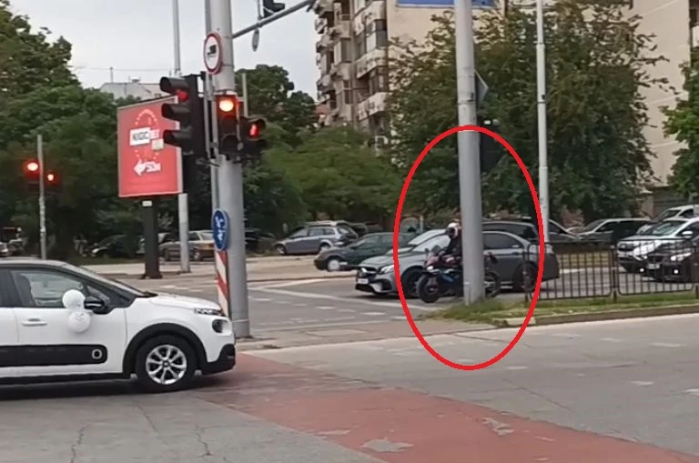 Сигнал: Страшна простотия и изпростяване покрай баловете. Но и не само