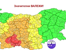 Интензивни валежи в половин България, червен код за някои части от страната