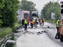 Големи задръствания към Кулата след тежката катастрофа край Кресна, при която загина човек