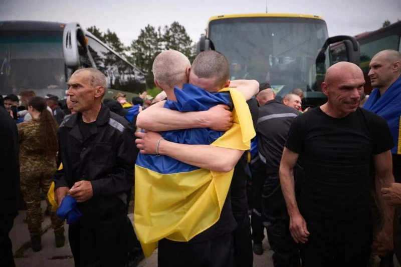 Завърши размяната "1000 за 1000": Още 303 военнопленници се върнаха в Украйна