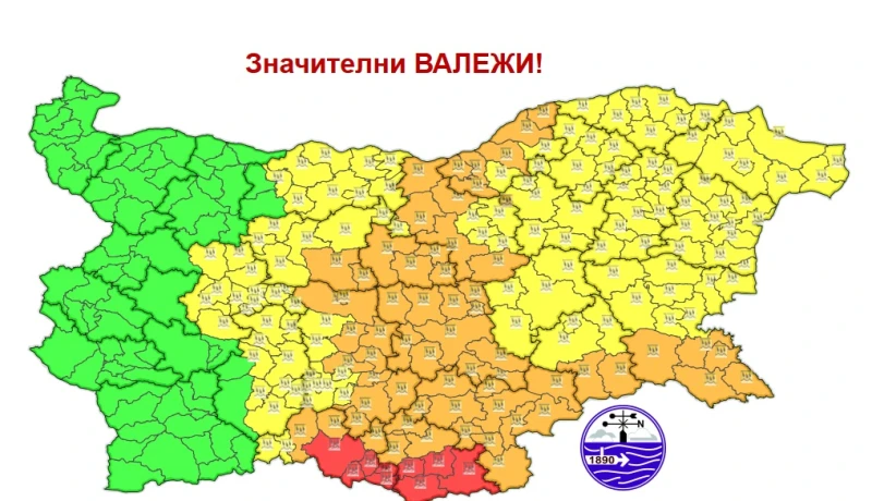 Червен код: Силният циклон продължава да вилнее из България