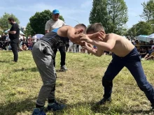 Стотици се впуснаха в народни борби в Приморско