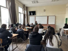 Ето как изглеждат заплатите на учителите у нас, на фона на тези на останалите им колеги в Европа