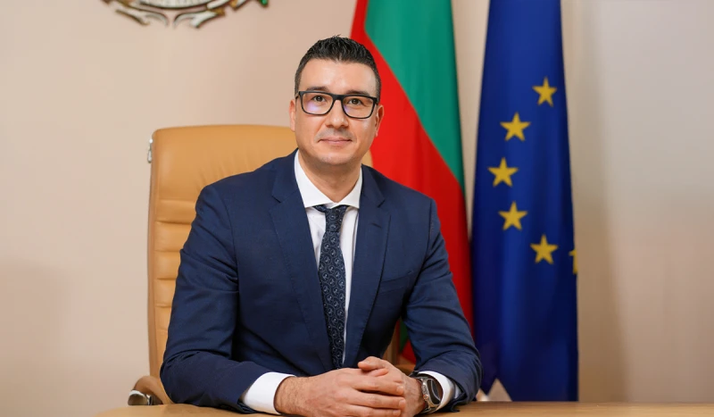 Министърът на икономиката: Бизнесът ще спести милиони от приемането на еврото