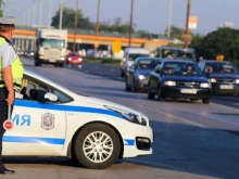 Родни полицаи помогнаха на родилка, попаднала в задръстване