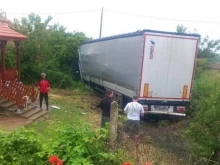 Тир се вряза в къща в Арчар