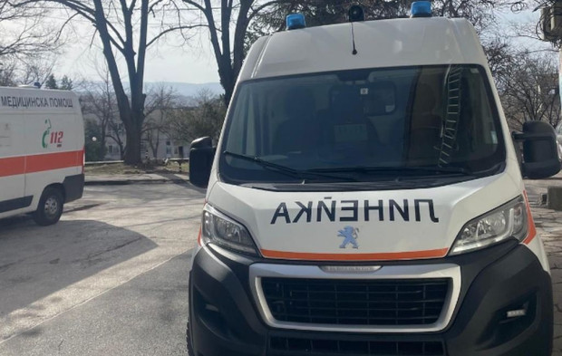 Малолетно момче почина след инцидент с товарен автомобил в Софийско, един мъж е в болница