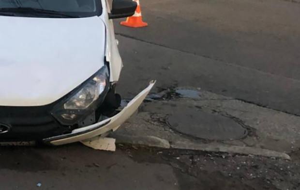 Тийнеджърка не овладя колата си и катастрофира край Варна