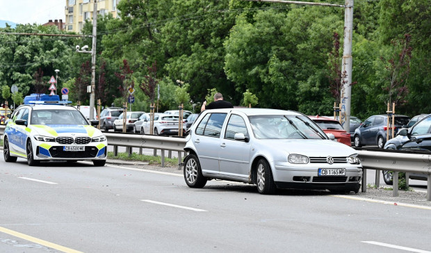 Катастрофа на бул. "Цариградско шосе" в София, има пострадал, тапата е огромна
