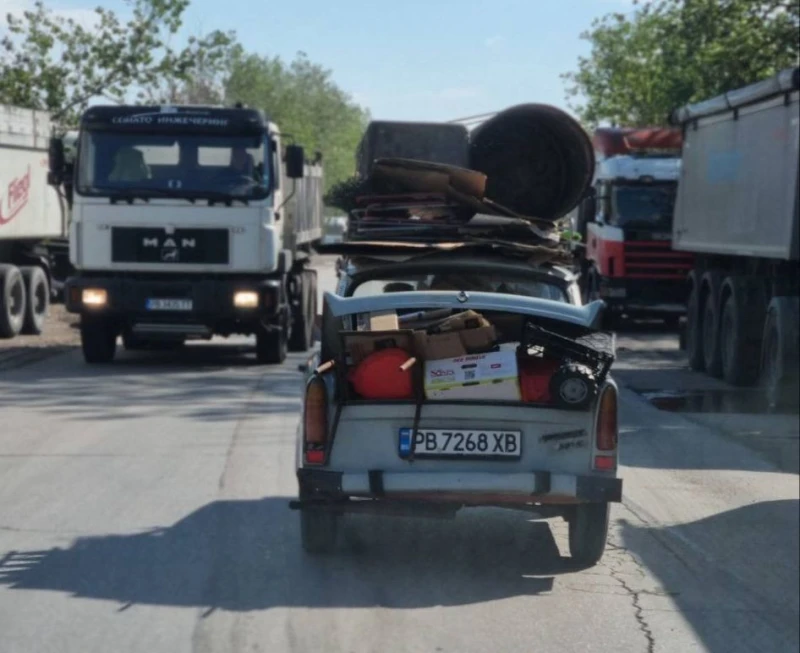 Читател: Трабант от соца вози скрап от капитализма!