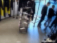 Тийнейджъри откраднаха скъпи чанти от магазин в центъра на София