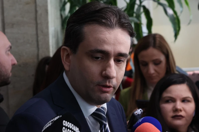 Божидар Божанов: Президентът да спре да плаши хората с еврото