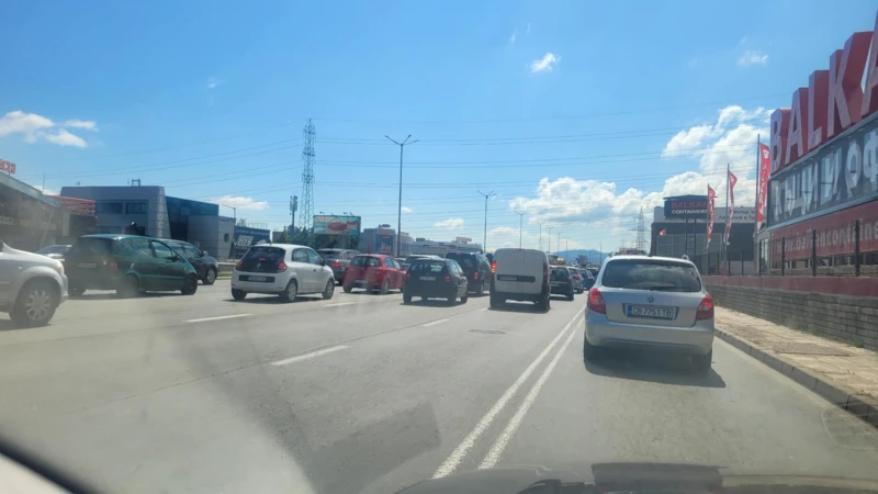 Голямо задръстване заради катастрофа на моста над бул. "Симеоновско шосе" в София