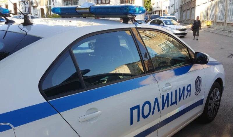 Мъж от Русенско нападна полицаи, единият е ранен