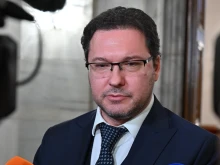 Даниел Митов показа документ, с който Бойко Рашков е поръчал иконите за МВР
