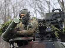 Reuters: НАТО ще поиска от Германия да предостави още около 40 000 войници за защита на Европа от Русия