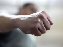 Мъжът, стрелял по жена си в Русе, я е пребил жестоко месец по-рано