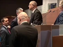 Обиди и заплахи за саморазправа от парламентарната трибуна: Манол Пейков се закани да съди Костадин Костадинов