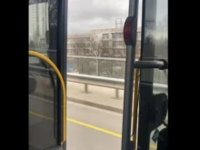 Жена влезе в болница, след като беше затисната от вратите на автобус в Правец