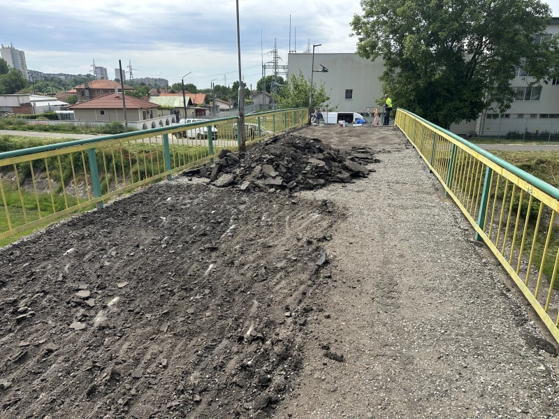 Ремонтират за първи път един от пешеходните мостове в Ямбол