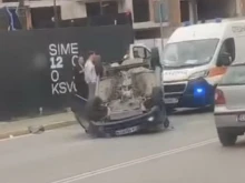 Поредна тежка кататсрофа в София: Кола се обърна по таван на бул. "Симеоновско шосе"