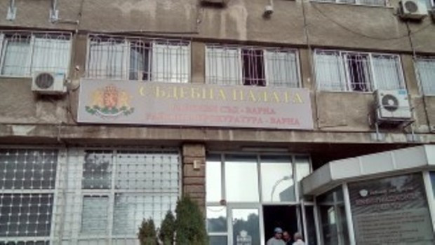 Съд във Варна наказа 43-годишен, откраднал козметика от дрогерия