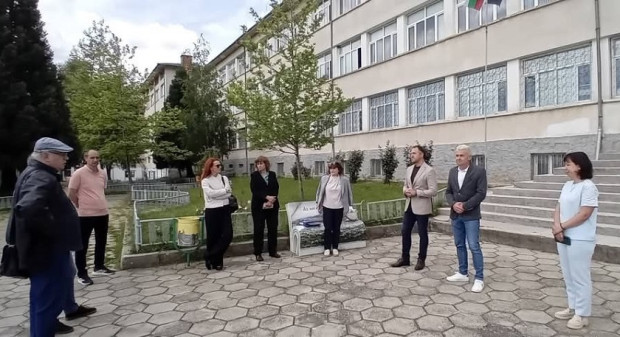 С близо 1 млн. лв. подобряват енергийната ефективност на училището в златоградското село Старцево