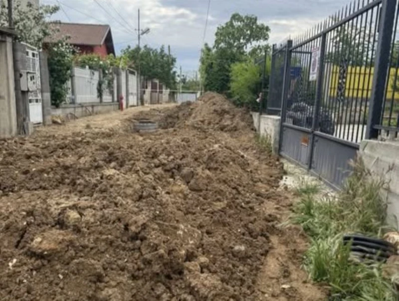 Варненка: Качваш се на крана на веригата, за да преминеш, с торбички на обувките, защото потъваш в кал